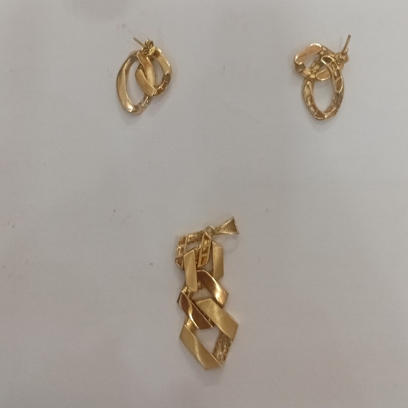 مدال و گوشواره